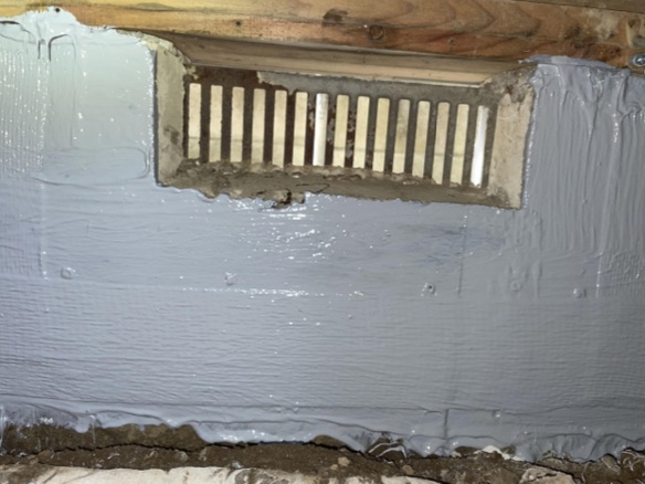 埼玉県比企郡嵐山町にある一戸建て住宅の床下にある無筋基礎コンクリートの補強工事後の状態