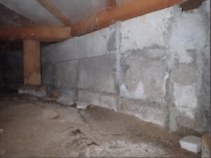 栃木県小山市にある築39年の一戸建ての基礎補強工事の施工前画像