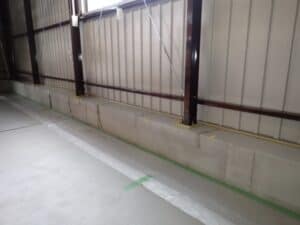 神奈川県相模原市の築2年の法人ガレージで基礎補強工事をした事例の穿孔注入後の画像